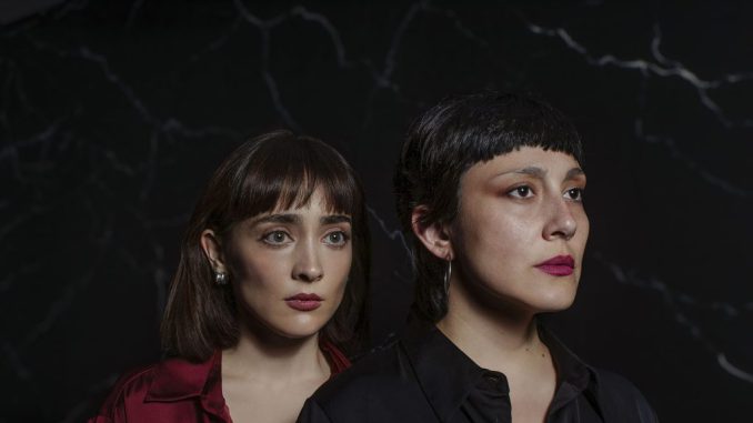 Escena de la obra Las Hermanas interpretada por Francisca Walker y Coca Miranda