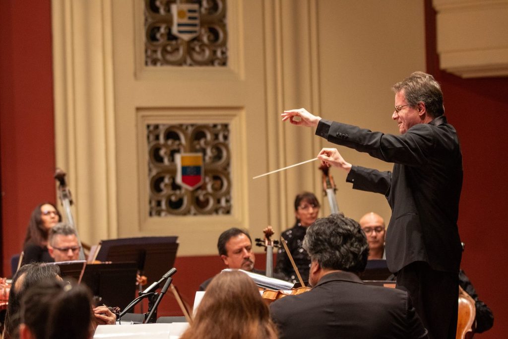 La Orquesta de Cámara de Chile interpretando la Sinfonía N1 de Mahler en el Teatro Aula Magna de la USM en Valparaíso