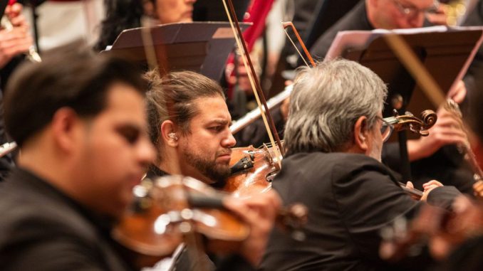 La Orquesta de Cámara de Chile interpretando la Sinfonía N1 de Mahler en el Teatro Aula Magna de la USM en Valparaíso