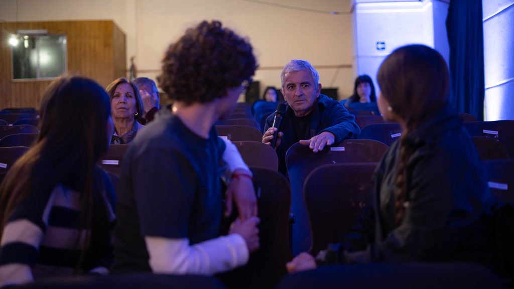 Proyección y cierre del 2° Festival de Cine Miradas Mayores en el Liceo Dr. Roberto Humeres de San Felipe.