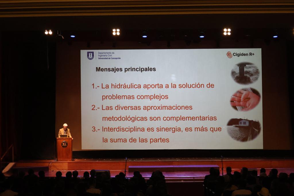 Especialistas reunidos en el Congreso Latinoamericano de Hidráulica organizado por la USM