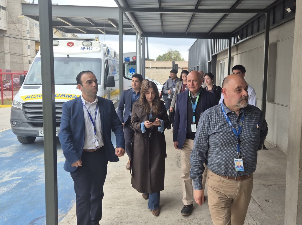 Autoridades del Ministerio de Salud visitan el Centro de Imagenología de Quillota para evaluar su gestión en la atención primaria.