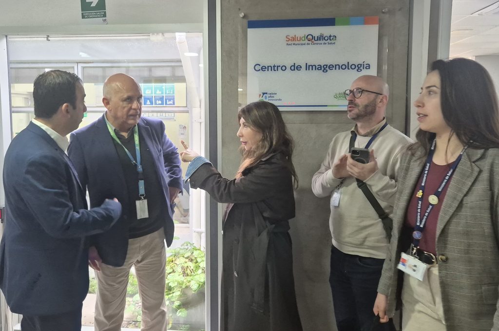 Autoridades del Ministerio de Salud visitan el Centro de Imagenología de Quillota para evaluar su gestión en la atención primaria.