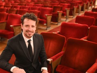 La Orquesta Filarmonica de Santiago tocando en vivo en el Teatro Municipal de Vina del Mar