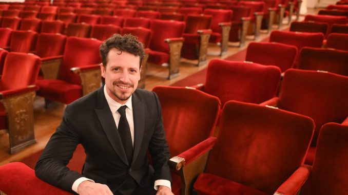 La Orquesta Filarmonica de Santiago tocando en vivo en el Teatro Municipal de Vina del Mar