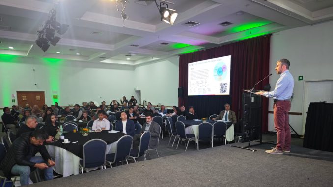 Agricultores y expertos participando en el seminario sobre herramientas para la adaptación climática en Quillota