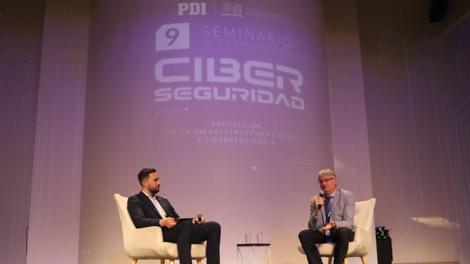 Especialistas participando en el seminario internacional de ciberseguridad organizado por USM y PDI.