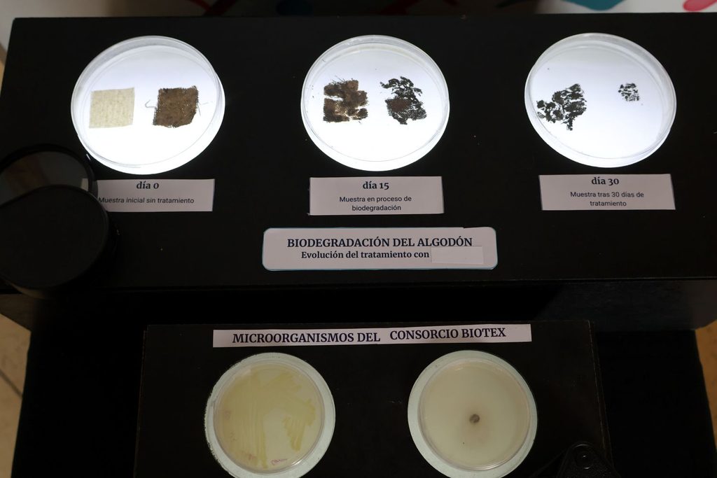 Planta piloto de tratamiento biotecnologico de residuos textiles en la USM de Chile