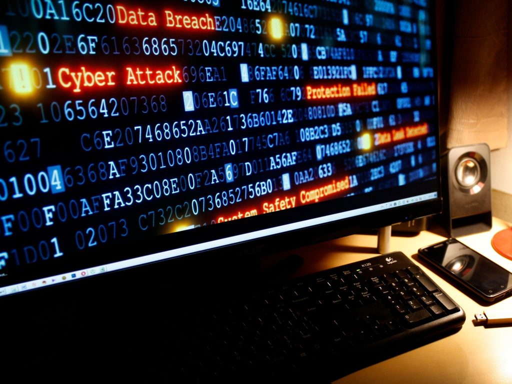 Especialistas en ciberseguridad participando en seminario internacional de la USM y la PDI